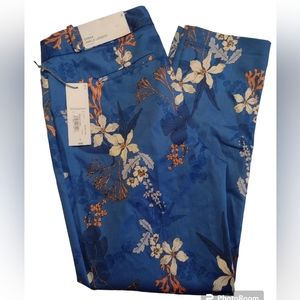 Liz Claiborne Blue Floral Capris